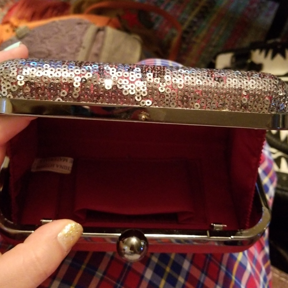 Clutch - Picture 3 of 3